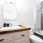 Peaceful, Spacious & Stylish, A Real Home! * Буденш