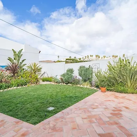 Semesterbostad Peaceful, Spacious & Stylish, A Real Home! *