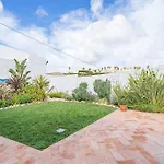 Semesterbostad Peaceful, Spacious & Stylish, A Real Home! *