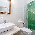 Semesterbostad Peaceful, Spacious & Stylish, A Real Home! *