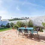 Semesterbostad Peaceful, Spacious & Stylish, A Real Home! *