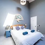 Peaceful, Spacious & Stylish, A Real Home! Semesterbostad Budens