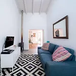 Peaceful, Spacious & Stylish, A Real Home! Semesterbostad