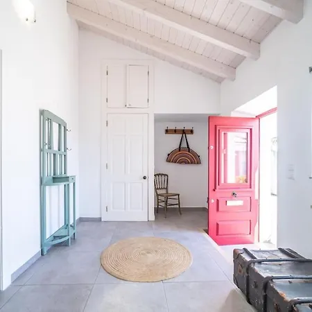 Semesterbostad Peaceful, Spacious & Stylish, A Real Home!