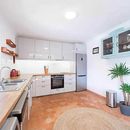 Peaceful, Spacious & Stylish, A Real Home! *