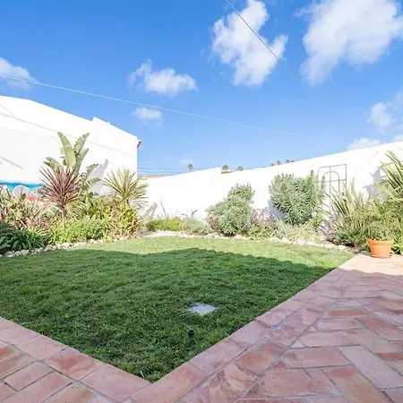 Peaceful, Spacious & Stylish, A Real Home! Casa de Férias