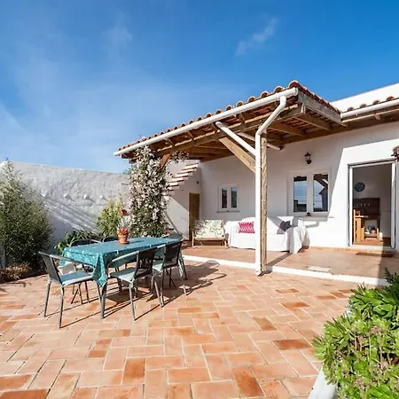 Peaceful, Spacious & Stylish, A Real Home! Budens