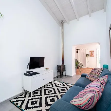 Peaceful, Spacious & Stylish, A Real Home! Budens